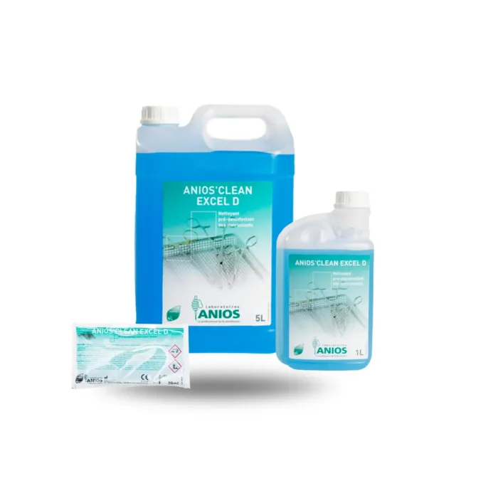 Ensemble de conditionnements d'Anios Clean Excel D : bidon de 5 litres, flacon de 1 litre et dose de 25 millilitres.