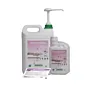 Un bidon de 5 litres avec une pompe, un bidon doseur de 1 litre et une dose de 20 ml de DETERG'ANIOS : détergent sols et surfaces à pH neutre pour le milieu hospitalier