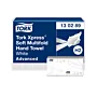 Un emballage d'essuie-mains et un étui Tork Xpress® H2 Advanced : essuie-mains interfoliés pliage Z 130289