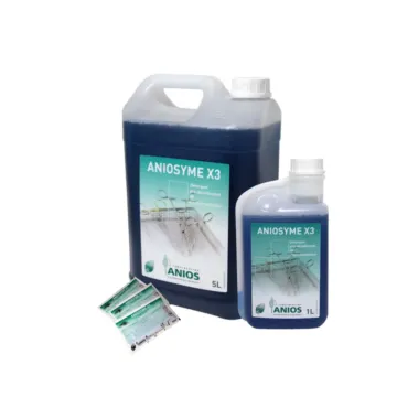 Ensemble de produits Aniosyme X3 selon les trois conditionnements : bidon de 5 litres, flacon doseur de 1 litre et dose de 25 ml