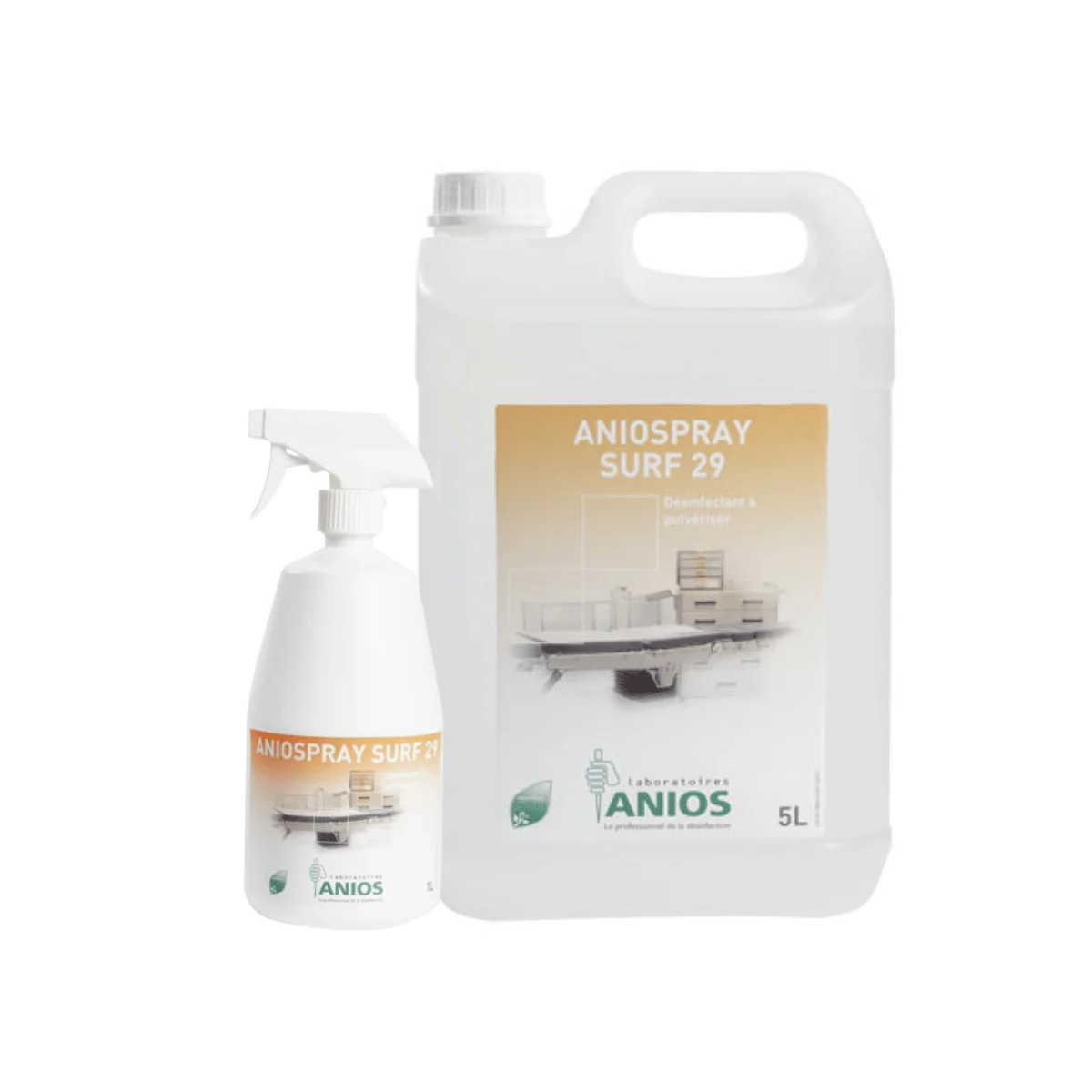 Un flacon spray d'1 litre avec son pulvérisateur et un bidon de 5 litres d'ANIOSPRAY SURF 29 : Spray désinfectant rapide pour dispositifs médicaux et surfaces.
