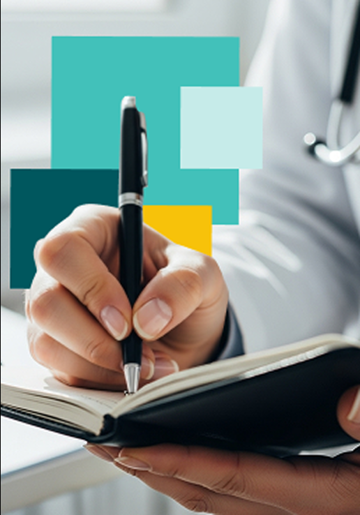 Médecin rédigeant des notes dans un agenda